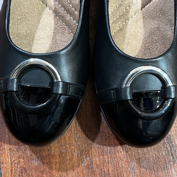 🌻3/$15🌻 Clark’s shoes - Picture 9 of 10